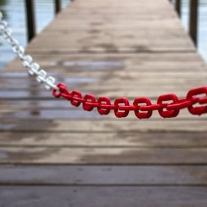CHAIN PLAS RED&WHITE 200'
